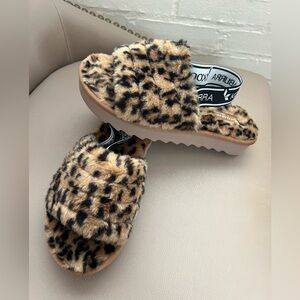 Womens Koolaburra by Ugg slippers , Fuzz N II style, Size 6, Leopard Print